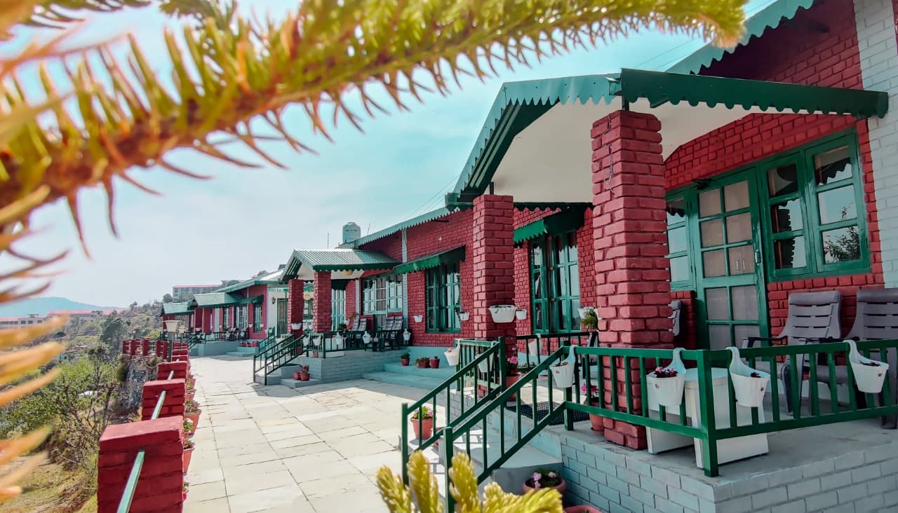 Tehri Retreat - panoramic view of Sursingdhar