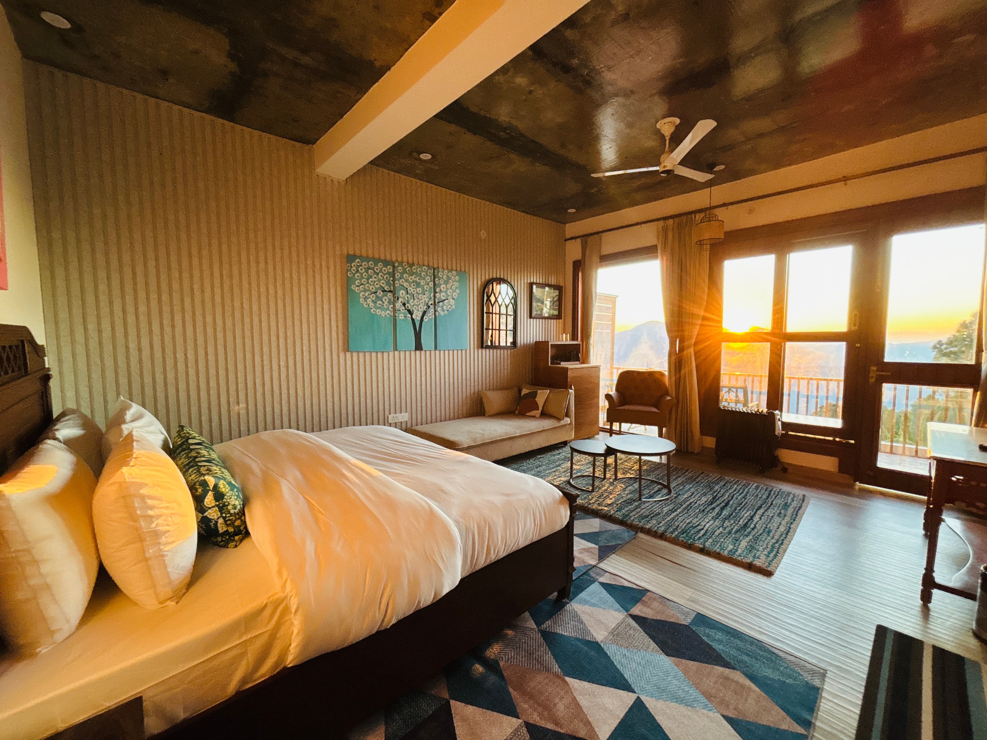 Alaknanda - mountain view room at Anant Villa